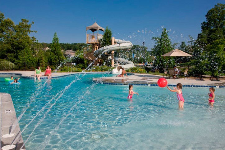 Kids playing in the pool at Sterling on the Lake